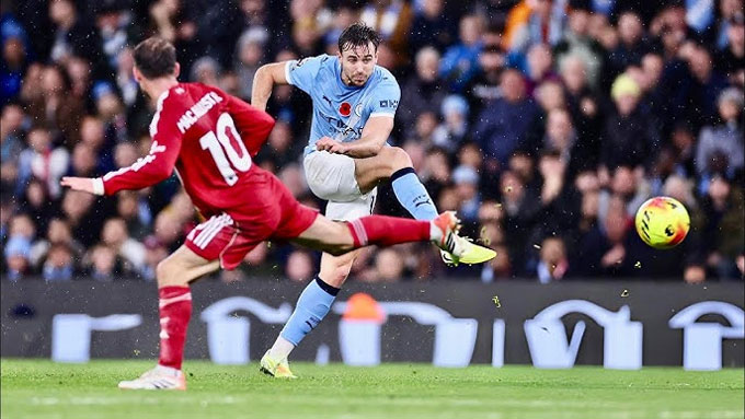 Nico chơi tuyệt hay trước Liverpool và lấn át hàng tiền vệ đối thủ với những ngôi sao hàng đầu như Mac Allister