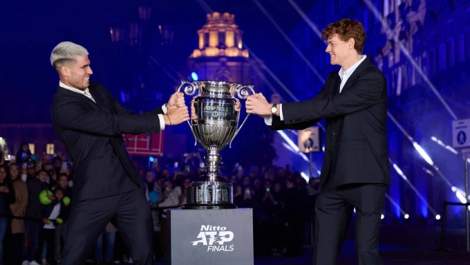 Alcaraz và Sinner đang tranh tài tại ATP Finals 2025