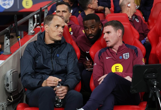 Tuchel và trợ lý Anthony Barry