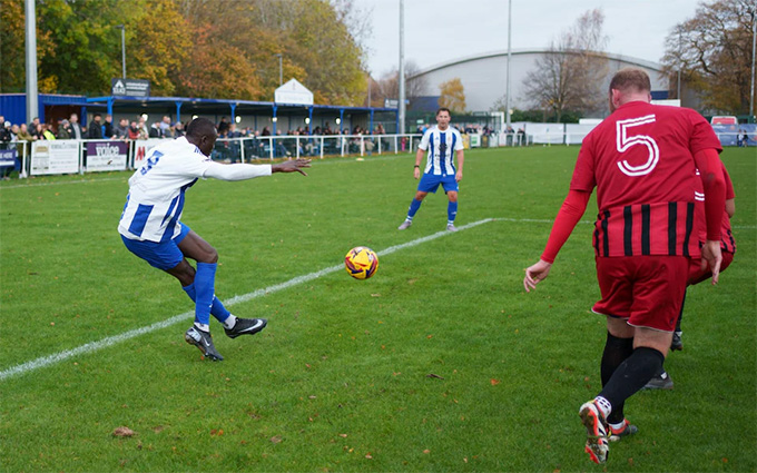 Trước đó anh bị "chỉnh" khi để lỡ nhiều cơ hội ở hiệp 1