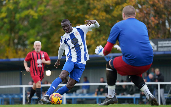 Cisse vẫn dẻo dai, ghi 7 bàn trong hiệp 2 ở trận đấu hôm Chủ nhật vừa qua