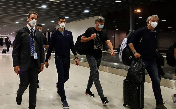 Djokovic từng bị Australia trục xuất vì chưa tiêm vắc-xin