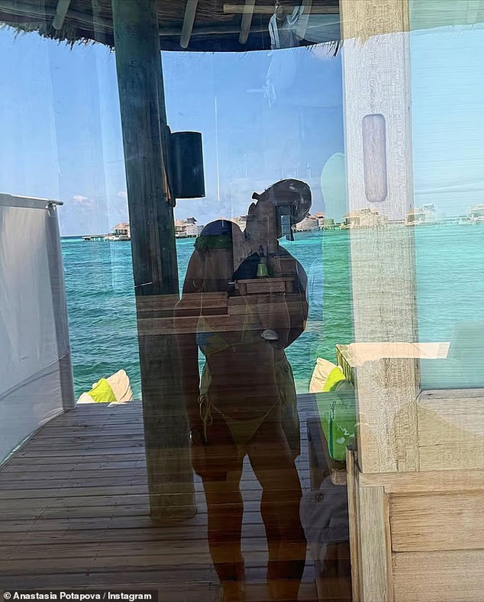 Cô khoe hình ảnh mập mờ về bạn trai