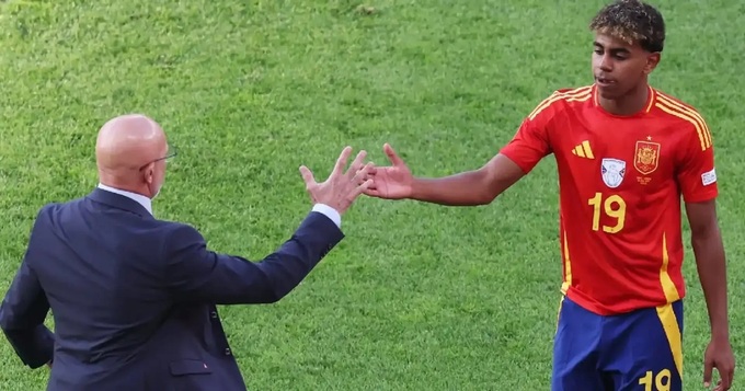 HLV Luis de la Fuente buộc phải gạt tên tiền đạo Lamine Yamal của Barca khỏi đợt tập trung ĐTQG lần này