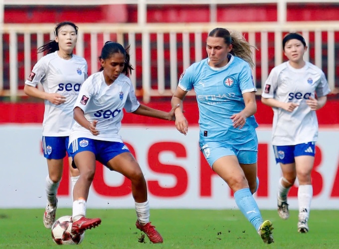 Lion City (áo trắng) chưa đủ sức cạnh tranh với đối thủ - Ảnh: Anh Khoa