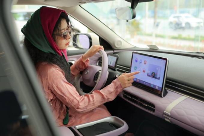 Màn hình camera 540° toàn cảnh – hỗ trợ đỗ và xoay trở phố đông