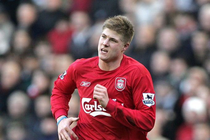 Cựu tiền đạo Liverpool được fan 'xin làm con rể' vì cô con gái quá xinh đẹp