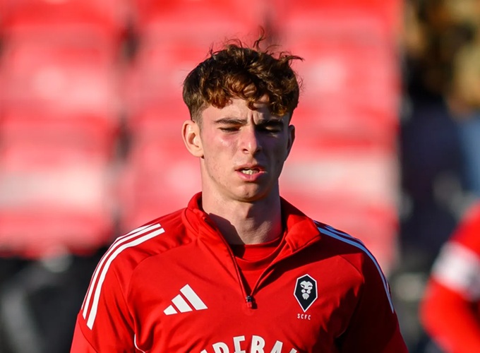 Tiền vệ trung tâm – Ruben Butt (con trai của Nicky)