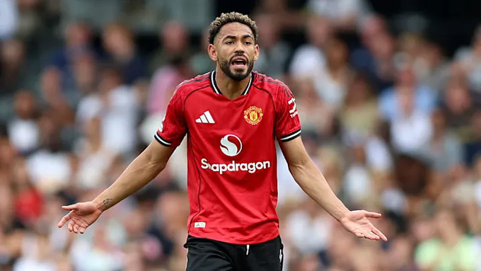 Cunha trong màu áo MU