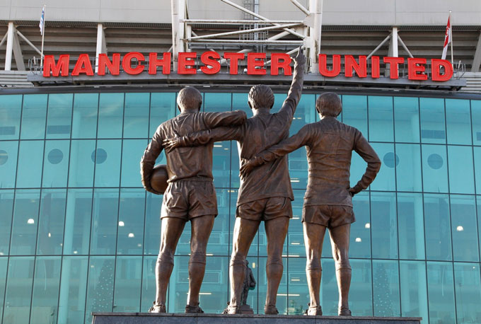 Rắc rối đeo bám MU