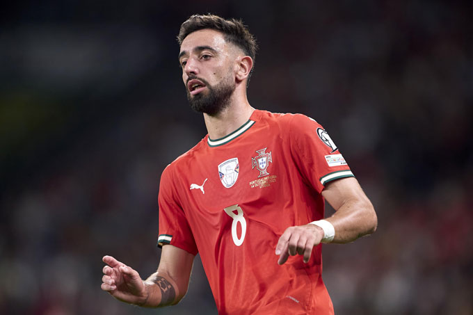 Bruno Fernandes vắng mặt ở trận gặp Ireland do án treo giò