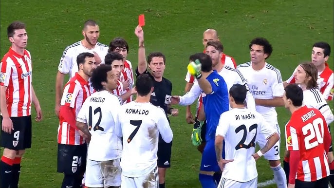 Ronaldo phải nhận thẻ đỏ khi còn chơi cho Real Madrid