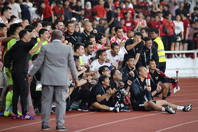 Các cầu thủ Indonesia ăn mừng chiến thắng trước Philippines ở vòng loại World Cup 2026
