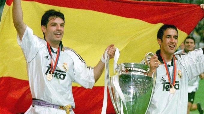 Anelka cho rằng cặp tiền đạo Fernando Morientes và Raul Gonzalez không muốn anh ra sân