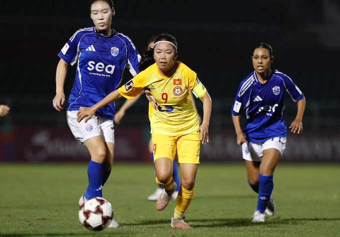 Đối thủ không quá mạnh, nhưng các cầu thủ TP.HCM đã chơi rất bế tắc. Ảnh: Anh Khoa