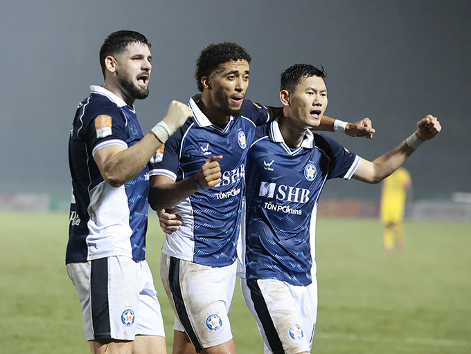 Đà Nẵng dẫn trước 2 bàn từ sớm - Ảnh: Đức Cường