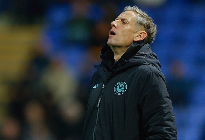 Hughes có một nhiệm kỳ đáng quên ở League Two