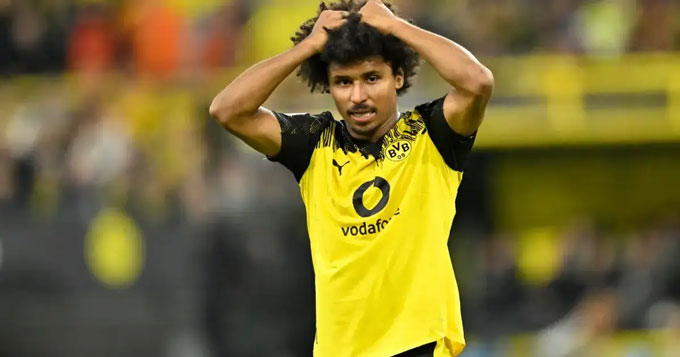 Adeyemi nhận án phạt lịch sử vì tàng trữ vũ khí trái phép