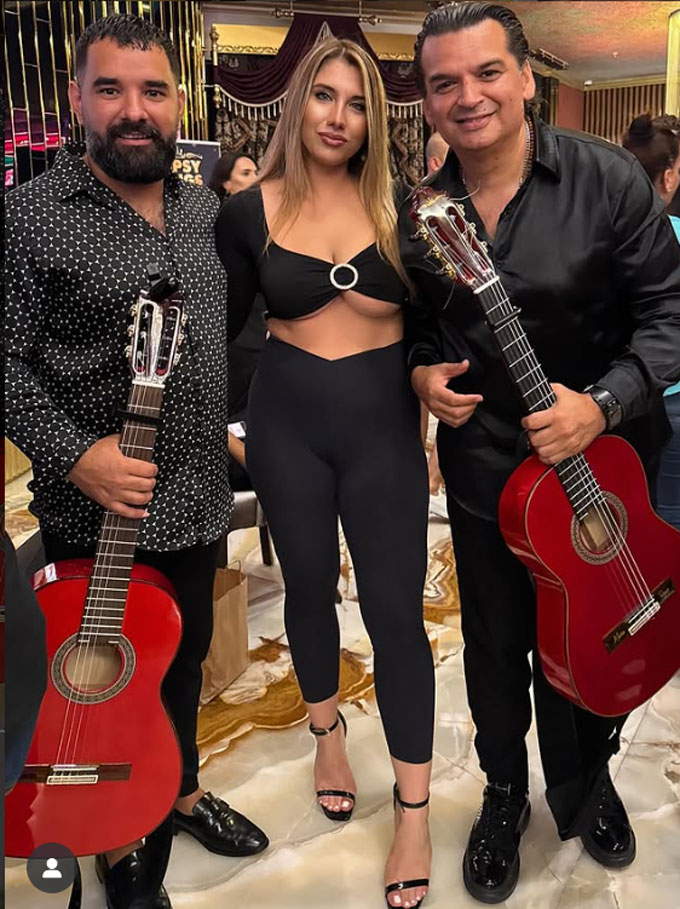 Elif Karaarslan và ban nhạc yêu thích