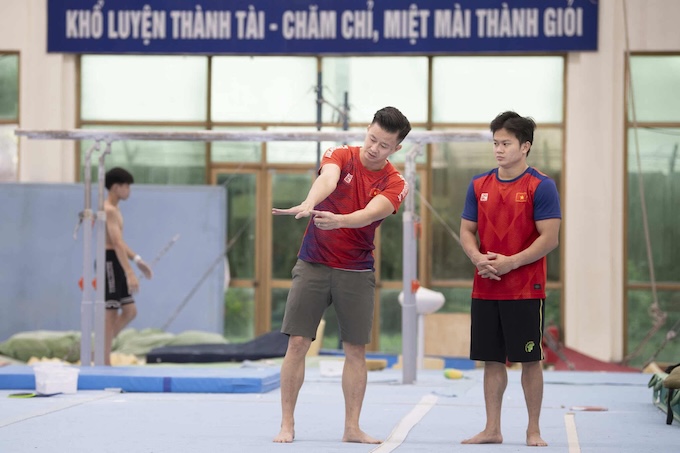 HLV Trương Minh Sang huấn luyện cho các học trò chuẩn bị cho đại hội - Ảnh: FBNV