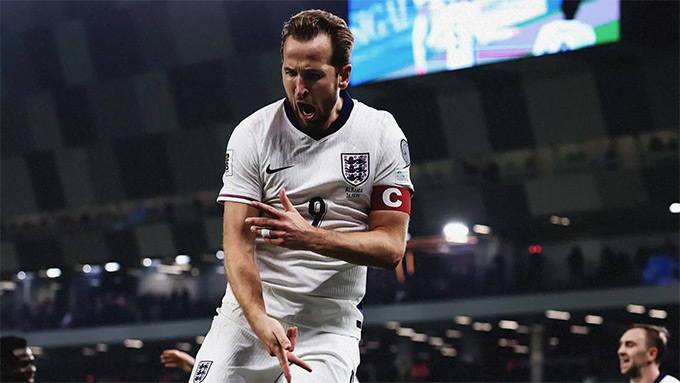 Kane bùng nổ trong hiệp 2 với cú đúp bàn thắng