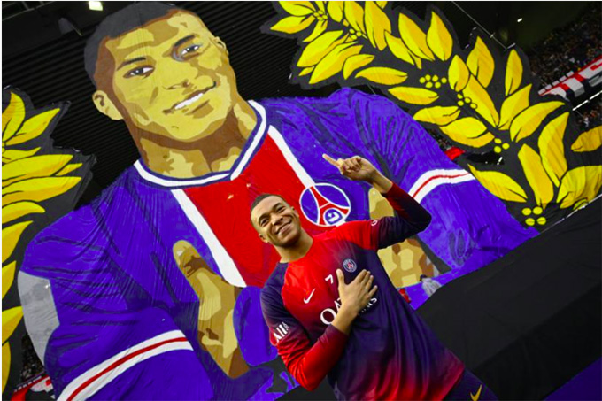 CĐV PSG tri ân Mbappe trong trận cuối cùng của anh