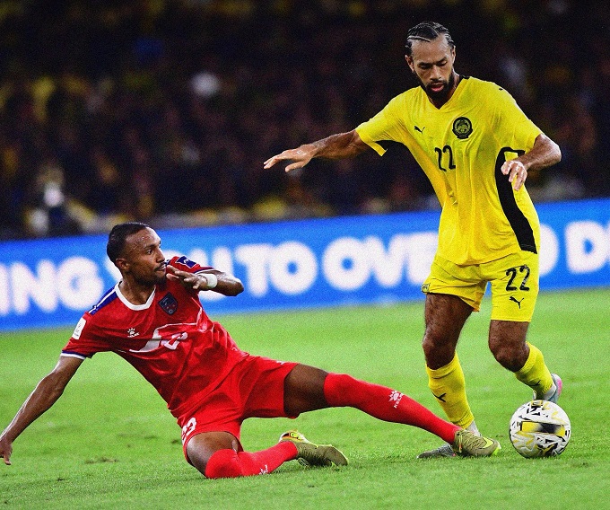 Malaysia (vàng) tiếp tục dẫn đầu bảng F với 5 trận toàn thắng