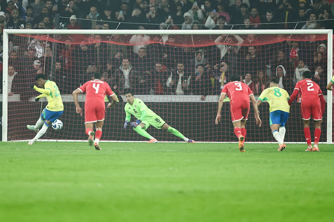 Estevao ghi bàn từ chấm phạt đền nhưng không thể giúp Brazil có chiến thắng