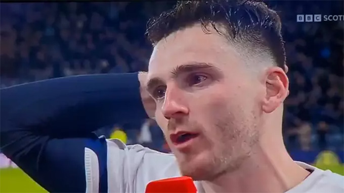 Robertson nghẹn ngào rơi nước mắt tưởng nhớ Jota sau khi Scotland giành vé dự World Cup