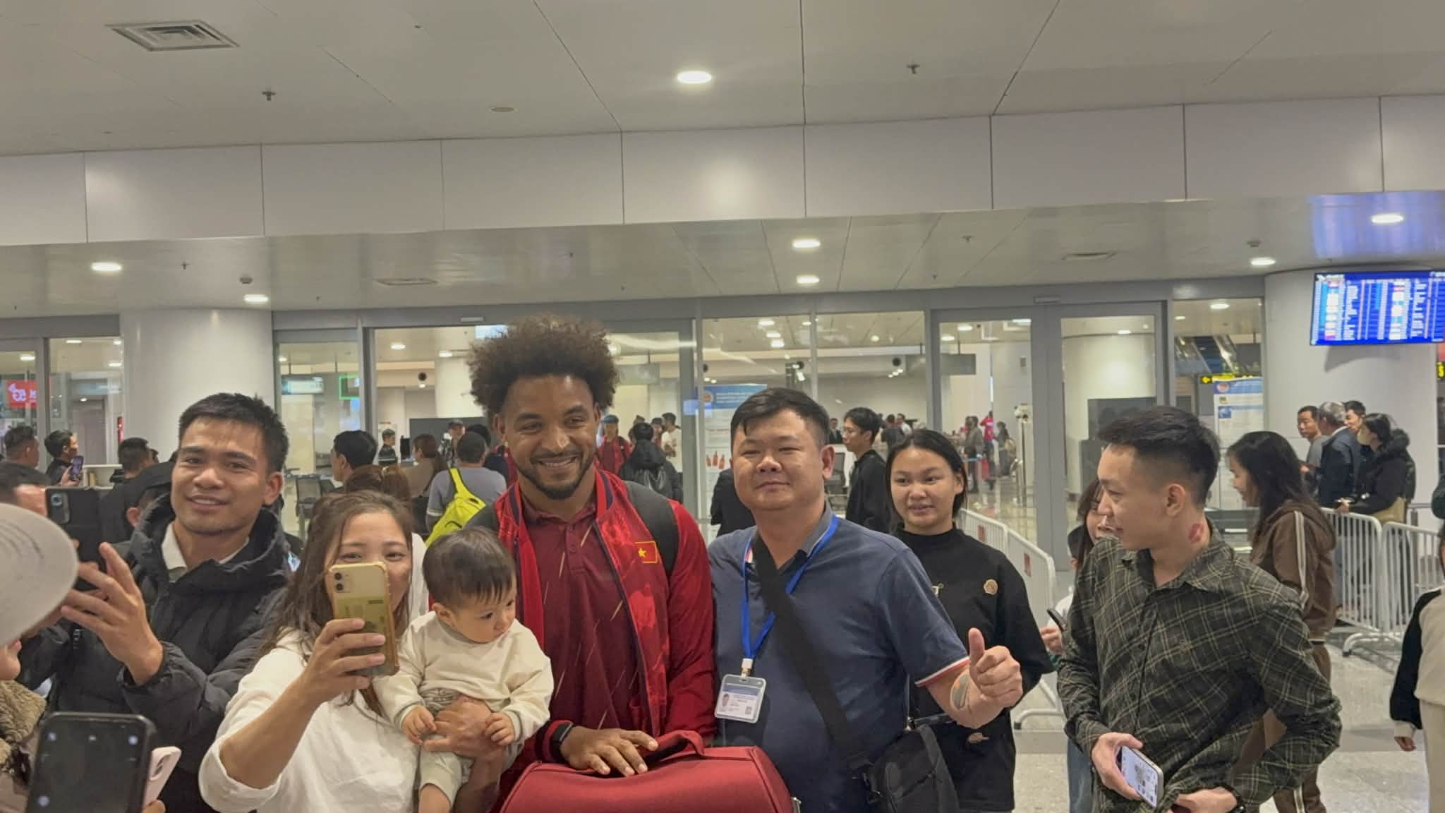 NHM vây quanh Xuân Son