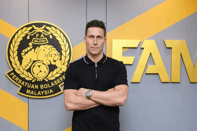 GĐĐH Rob Friend của ĐT Malaysia bị nghi ngờ sau những báo cáo của FIFA