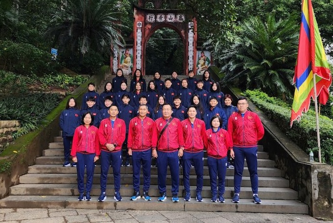 ĐT nữ Việt Nam viếng Đền Hùng. Ảnh: VFF 