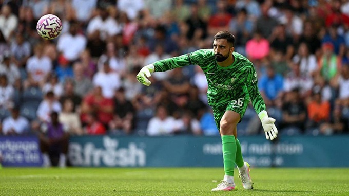 Mamardashvili vẫn chưa đem lại sự an toàn cho khung thành Liverpool