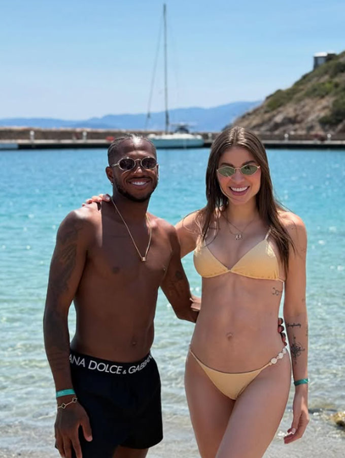 Monique có vóc dáng nuột nà