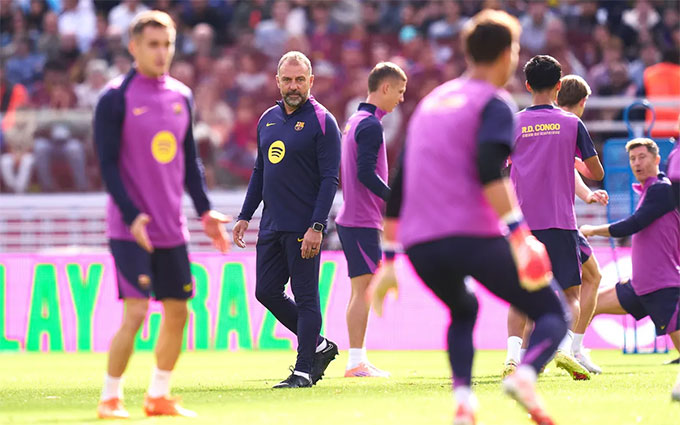 HLV Flick chưa dẫn dắt Barca chơi trận nào ở sân Camp Nou
