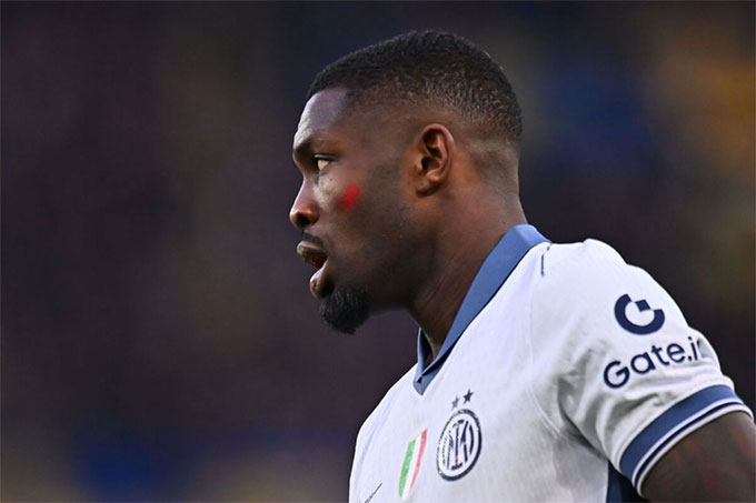 Marcus Thuram bôi đỏ lên mặt để hưởng ứng chiến dịch tuyên truyền của Serie A