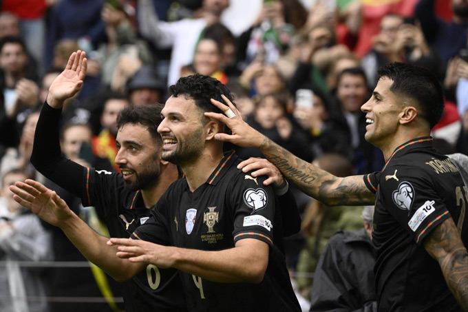 Goncalo Ramos (giữa) được xem là người kế vị Ronaldo