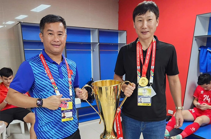 HLV Đinh Hồng Vinh được xem là trợ lý thân tín của HLV Kim Sang Sik ở ĐTQG và U22 Việt Nam 