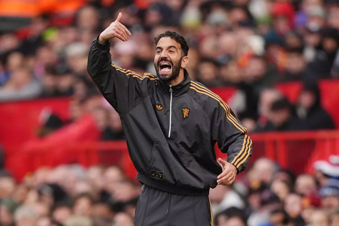 HLV Amorim muốn tăng cường thêm cho hàng tiền vệ của MU