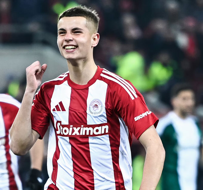 Mouzakitis đang được MU theo sát