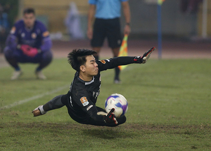 Văn Việt giúp Thể Công Viettel vượt qua Công an Hà Nội - Ảnh: Minh Tuấn 