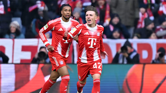 Anh giúp đồng đội trẻ Lennart Karl đi vào lịch sử với tư cách là cầu thủ Bayern trẻ nhất ghi bàn và kiến tạo trong 1 trận đấu tại Bundesliga ở tuổi 17 và 273 ngày.