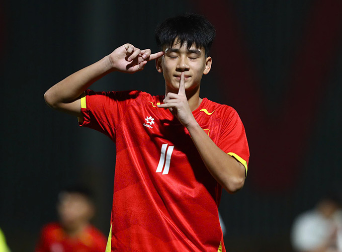 U17 Việt Nam vươn lên đầu bảng - Ảnh: Đức Cường