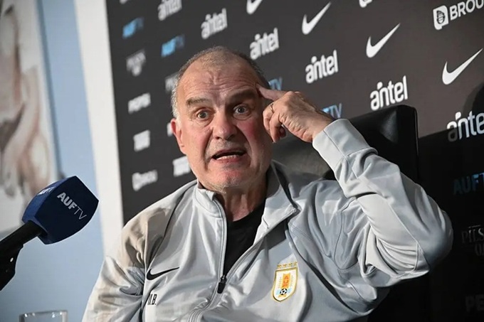Marcelo Bielsa phát 'độc' trong cuộc họp báo kinh điển