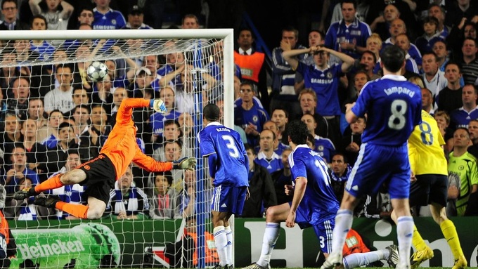 Bàn thắng kỳ diệu của Iniesta giúp Barca loại Chelsea nhờ luật bàn thắng sân khách.