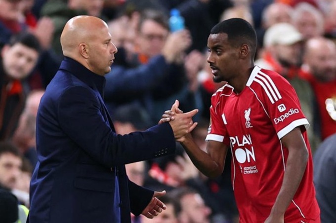 HLV Arne Slot đang cạn dần kiên nhẫn với tuyển thủ Thụy Điển