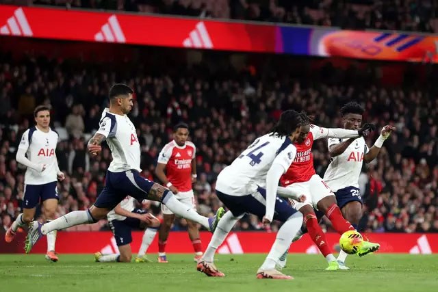 Tottenham thất bại trước Arsenal