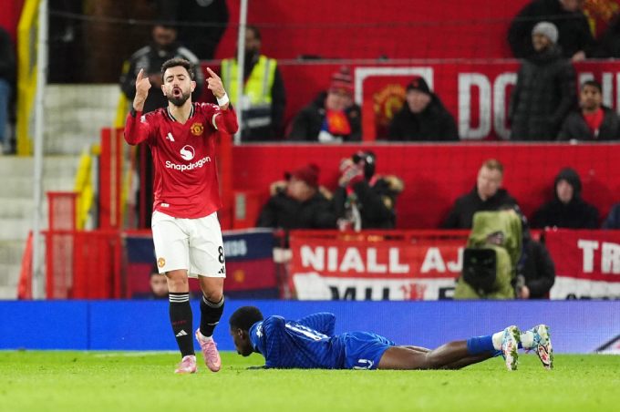 Anh lại khiến chúng tôi thất vọng rồi, đội trưởng Fernandes!