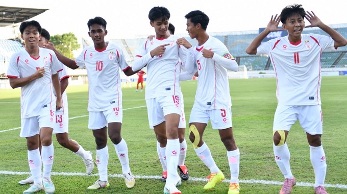 U17 Myanmar đang dẫn đầu bảng G