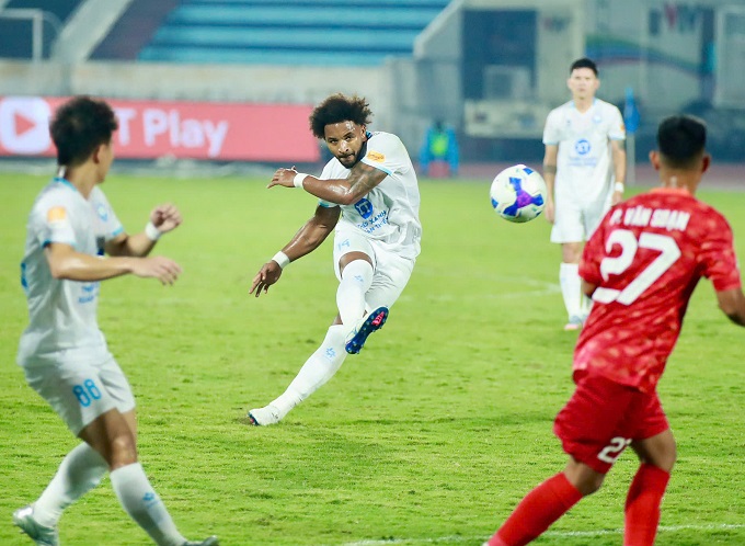 Nguyễn Xuân Son thi đấu trong trận gặp Long An ở vòng 1/8 Cúp Quốc gia vừa qua - Ảnh: Đức Cường 